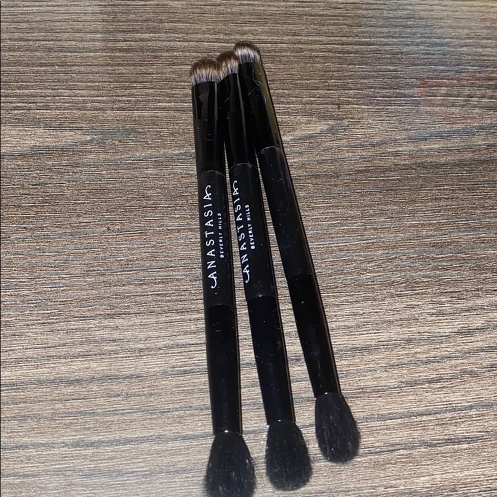 3 never used anastasia eyeshadow brushes